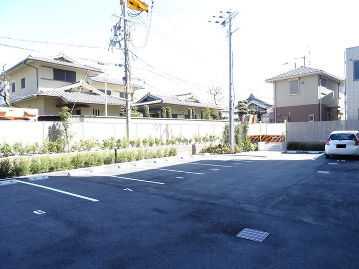 物件外観写真6　(駐車場)