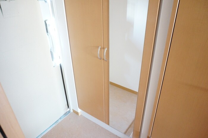 物件内観写真16　(玄関)