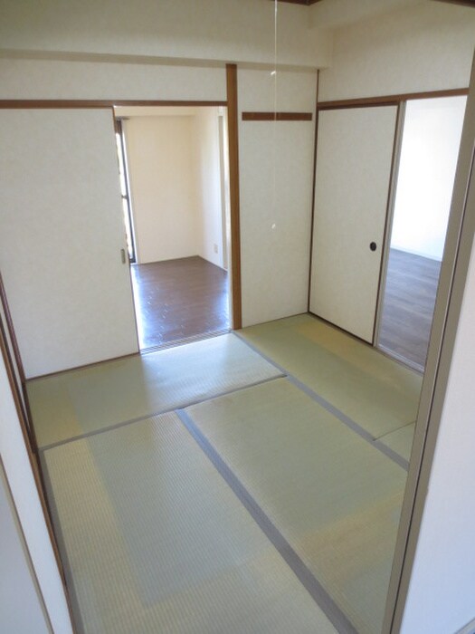 物件内観写真10　(居室)