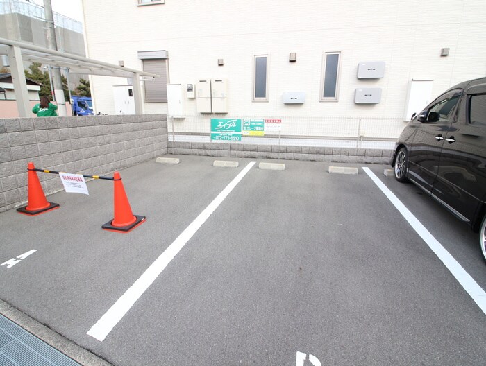 物件外観写真5　(駐車場)