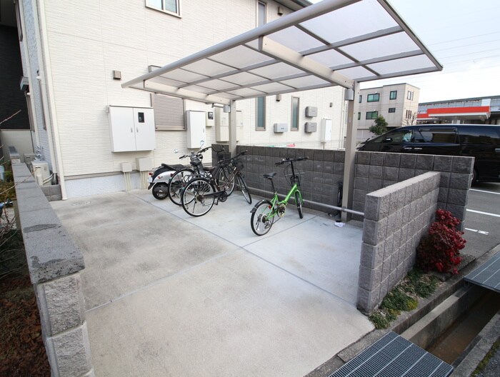 物件外観写真6　(駐輪場)