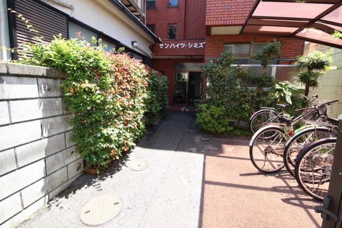 物件外観写真3　(エントランス部分)