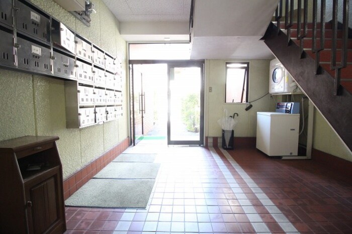 物件外観写真5　(エントランス部分)