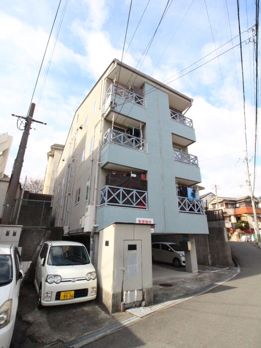 物件外観写真6　(エントランス部分)