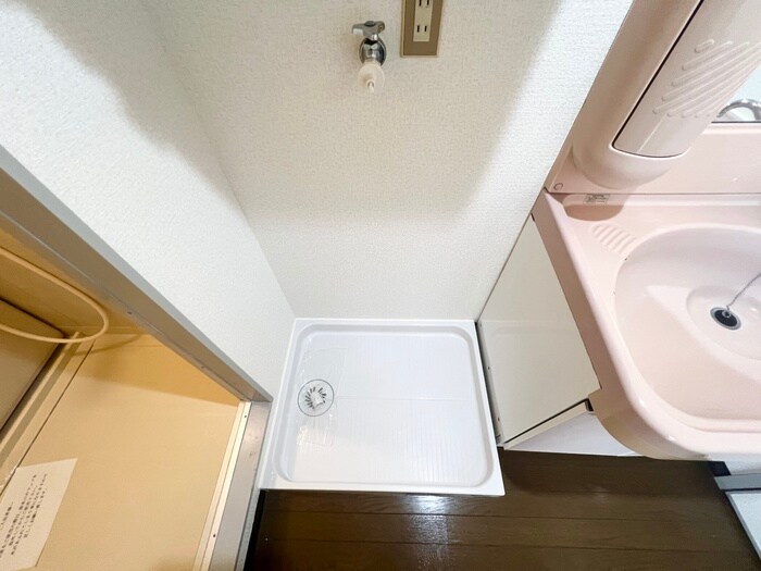 物件内観写真16　(洗濯機置場)