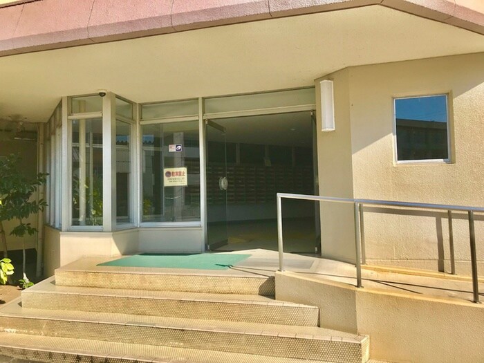 物件外観写真4　(エントランス部分)