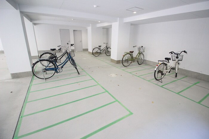 物件外観写真4　(駐輪場)