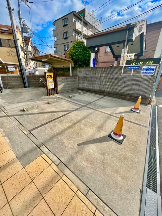 物件外観写真5　(駐車場)