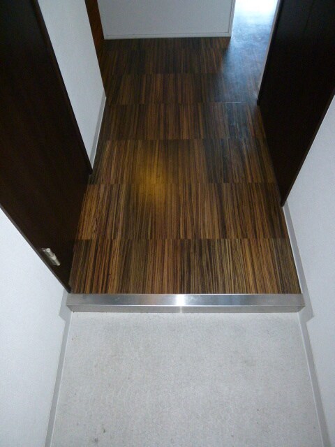 物件内観写真7　(玄関)