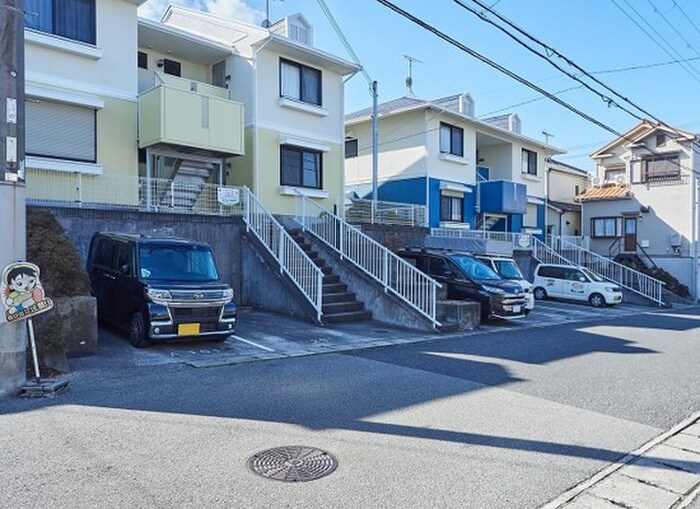 物件外観写真5　(駐車場)