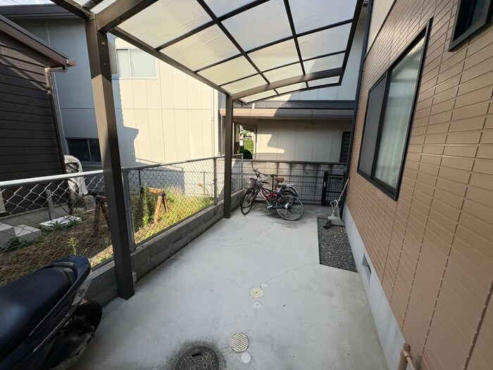 物件外観写真4　(駐輪場)