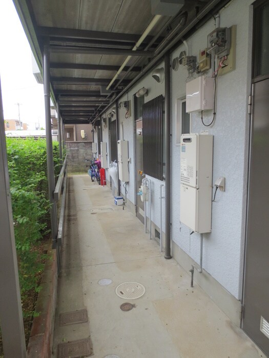 物件外観写真4　(エントランス部分)