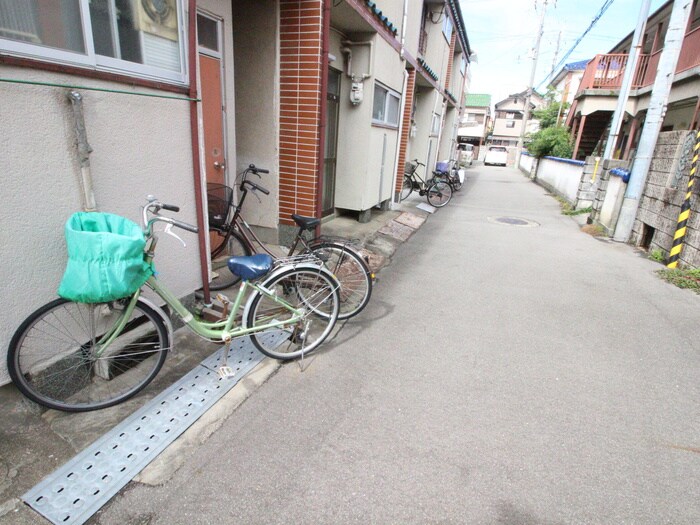 物件外観写真4　(駐輪場)