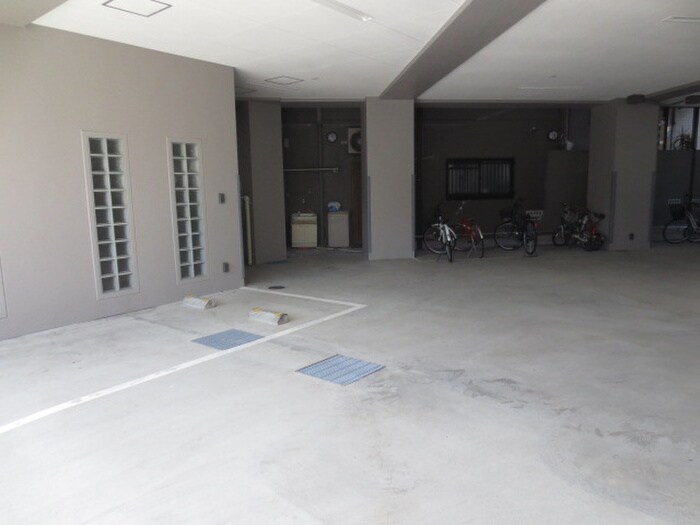 物件外観写真3　(駐車場)