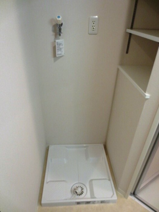 物件内観写真14　(洗濯機置場)