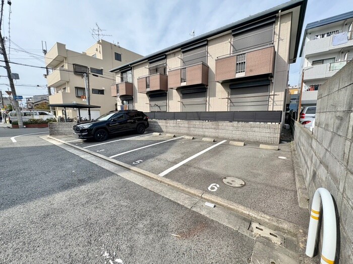 物件外観写真2　(駐車場)