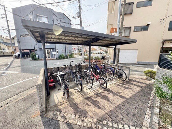 物件外観写真3　(駐輪場)