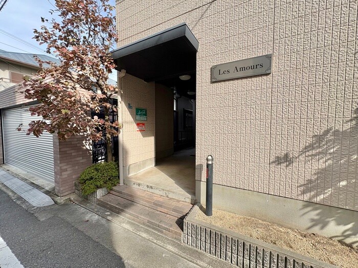 物件外観写真4　(エントランス部分)