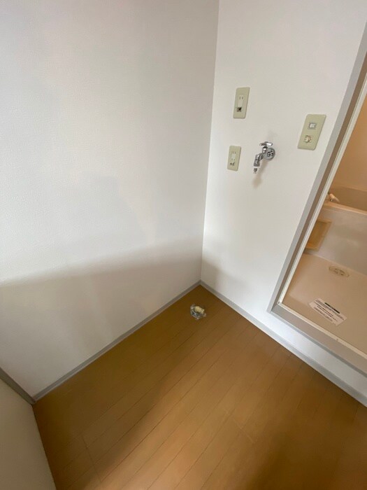 物件内観写真13　(洗濯機置場)