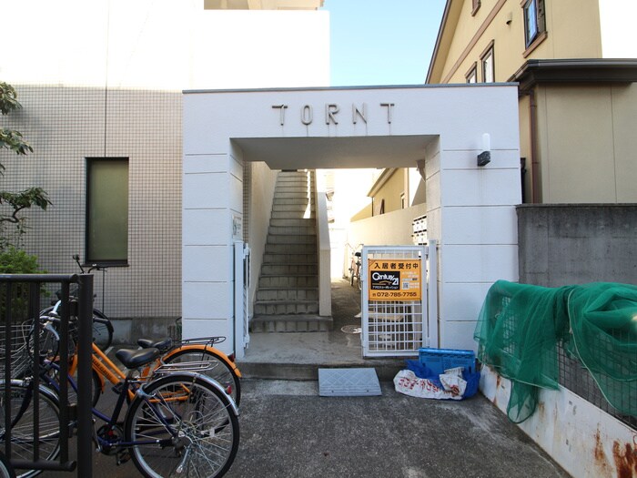 物件外観写真4　(エントランス部分)