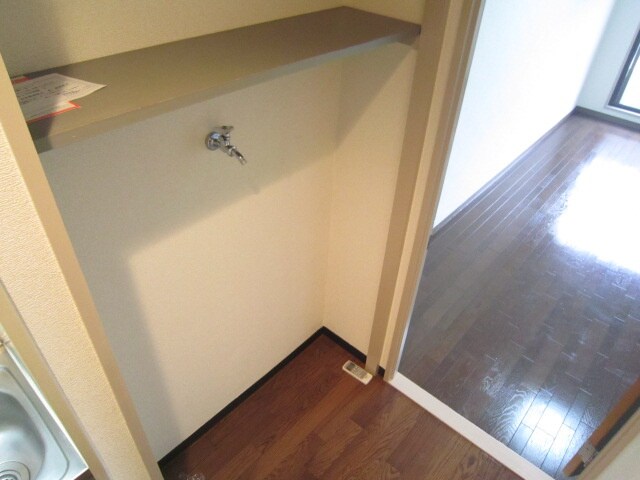 物件内観写真13　(洗濯機置場)