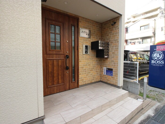 物件外観写真3　(エントランス部分)