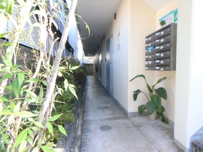 物件外観写真5　(エントランス部分)