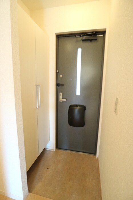 物件内観写真12　(玄関)