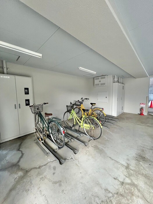 物件外観写真6　(駐輪場)