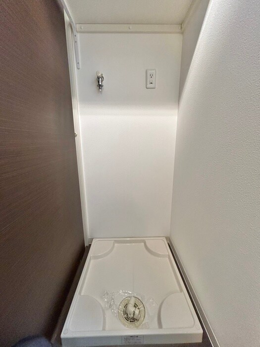 物件内観写真16　(洗濯機置場)