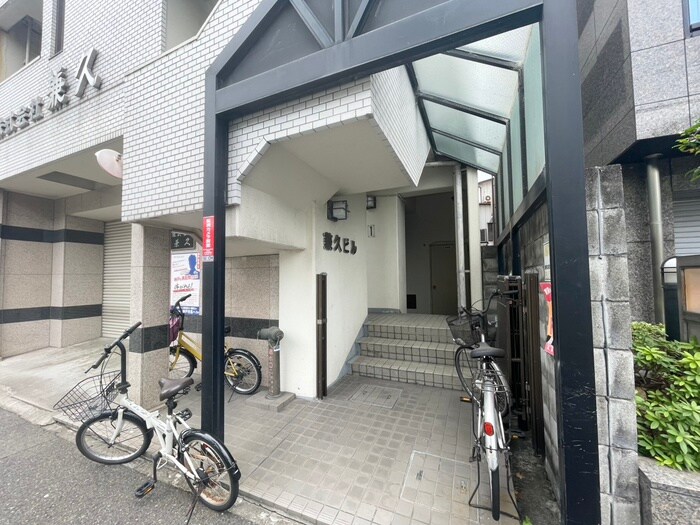 物件外観写真4　(エントランス部分)