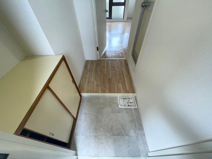 物件内観写真15　(玄関)