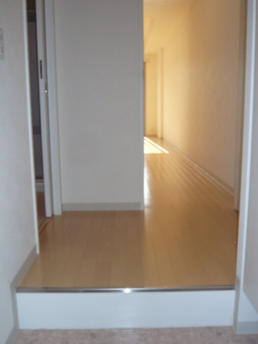 物件内観写真8　(玄関)