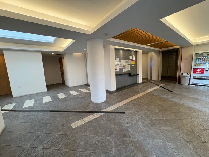 物件外観写真6　(エントランス部分)