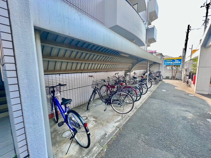 物件外観写真6　(駐輪場)
