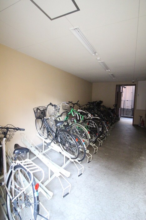 物件外観写真6　(駐輪場)