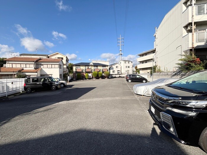 物件外観写真5　(駐車場)