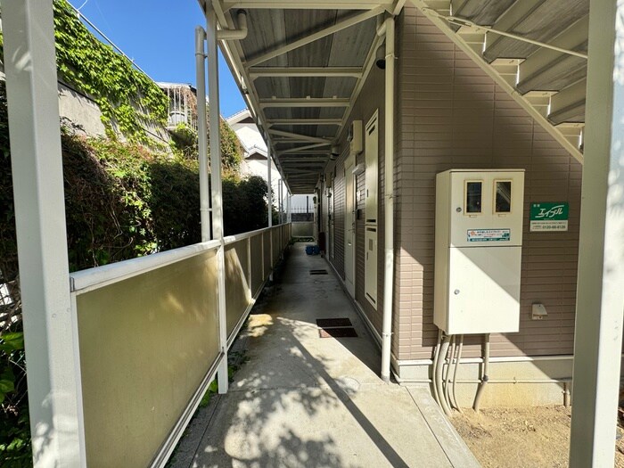 物件外観写真6　(エントランス部分)