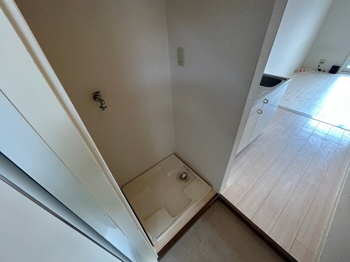 物件内観写真11　(洗濯機置場)