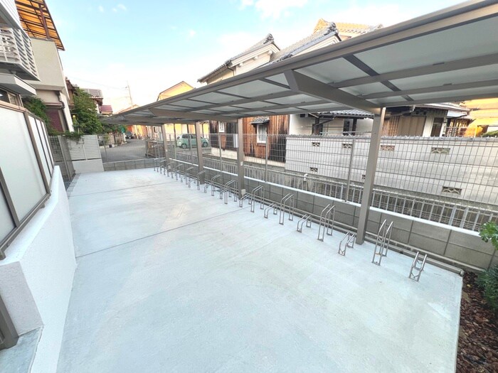 物件外観写真5　(駐輪場)