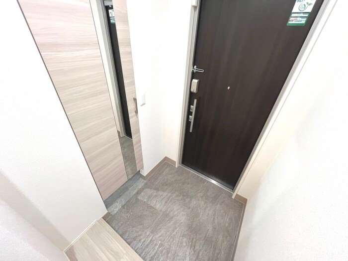 物件内観写真11　(玄関)