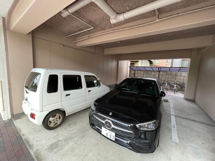 物件外観写真4　(駐車場)