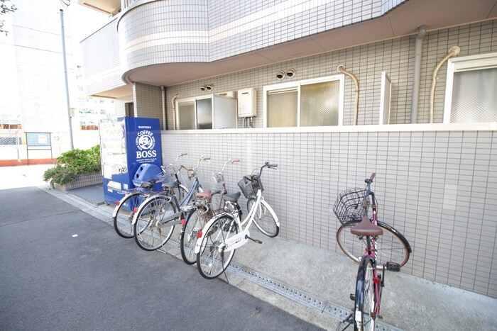 物件外観写真4　(駐輪場)