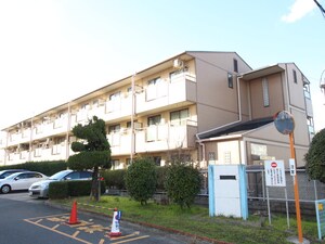 ロイヤルハイツ一津屋外観写真