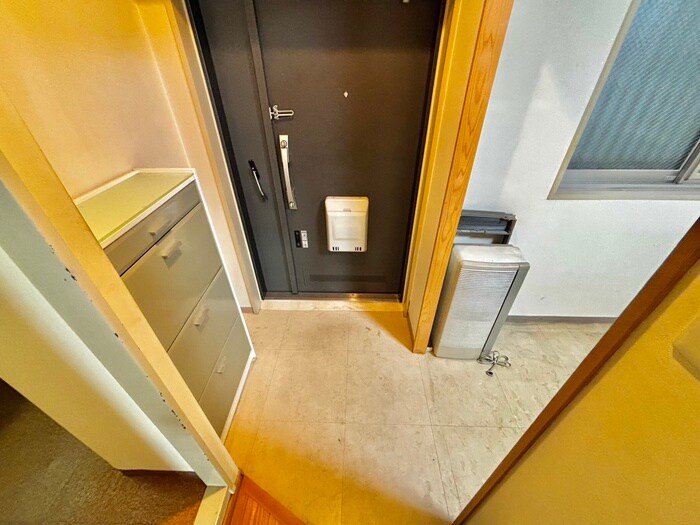 物件内観写真9　(玄関)