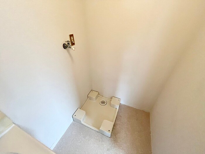 物件内観写真14　(洗濯機置場)