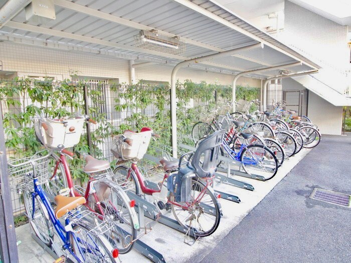 物件外観写真4　(駐輪場)