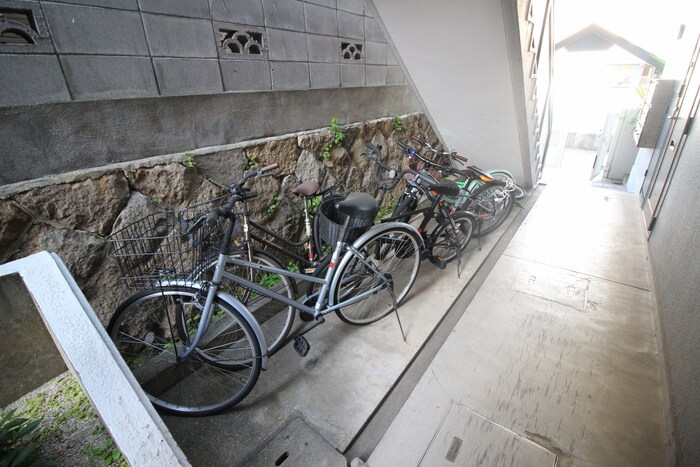 物件外観写真5　(駐輪場)