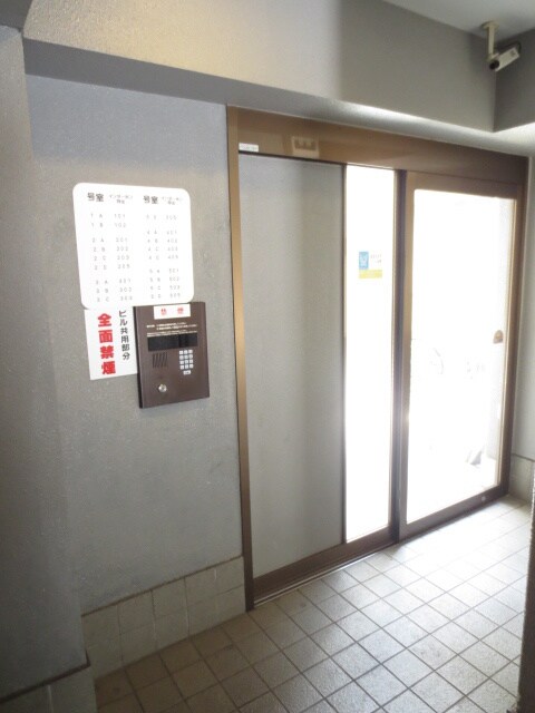 物件外観写真3　(エントランス部分)