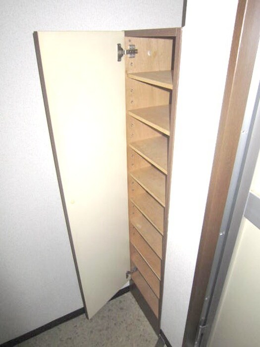 物件内観写真10　(靴箱)